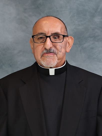 padre-roberto-flores